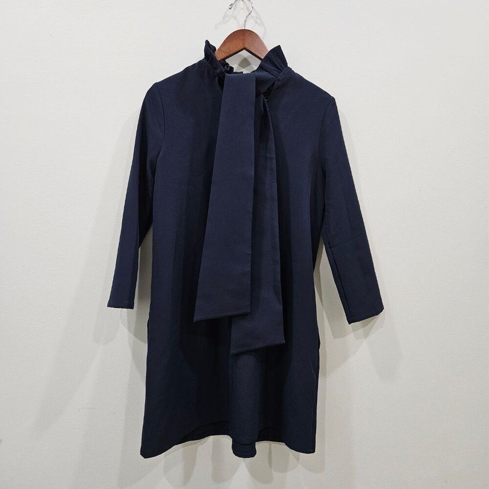 Tuckernuck Womens Daphne Shift Dress Navy Ruffle Neck Tie Neck Small Old Money